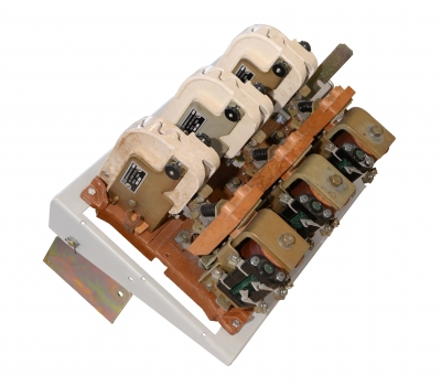 Block of high-voltage contactors